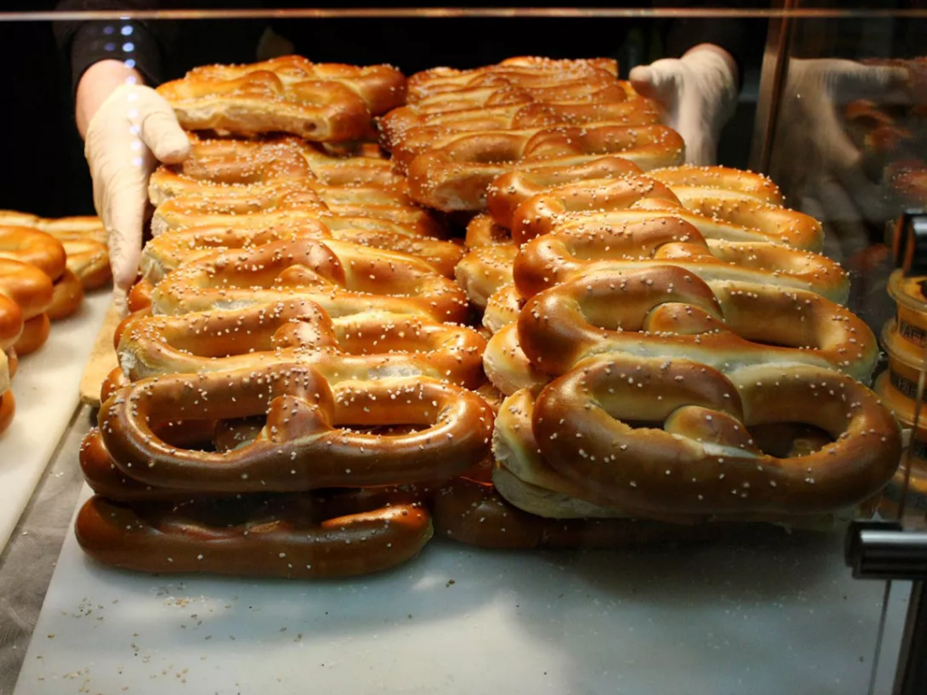 several chain link shaped soft pretzels on display